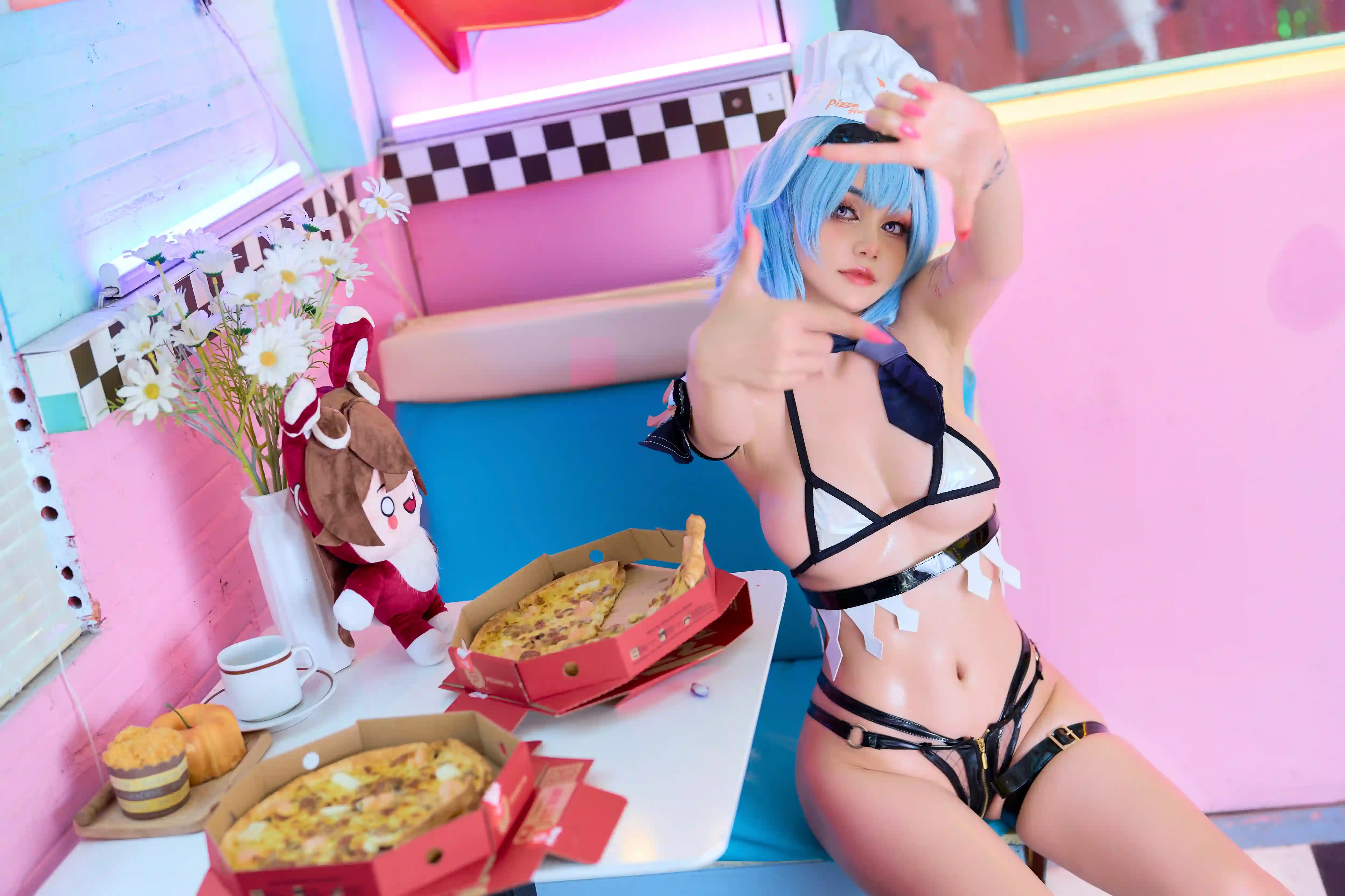 Joyce (Joyce Lin2x) cosplay Eula Pizza - Genshin Impact (24).webp