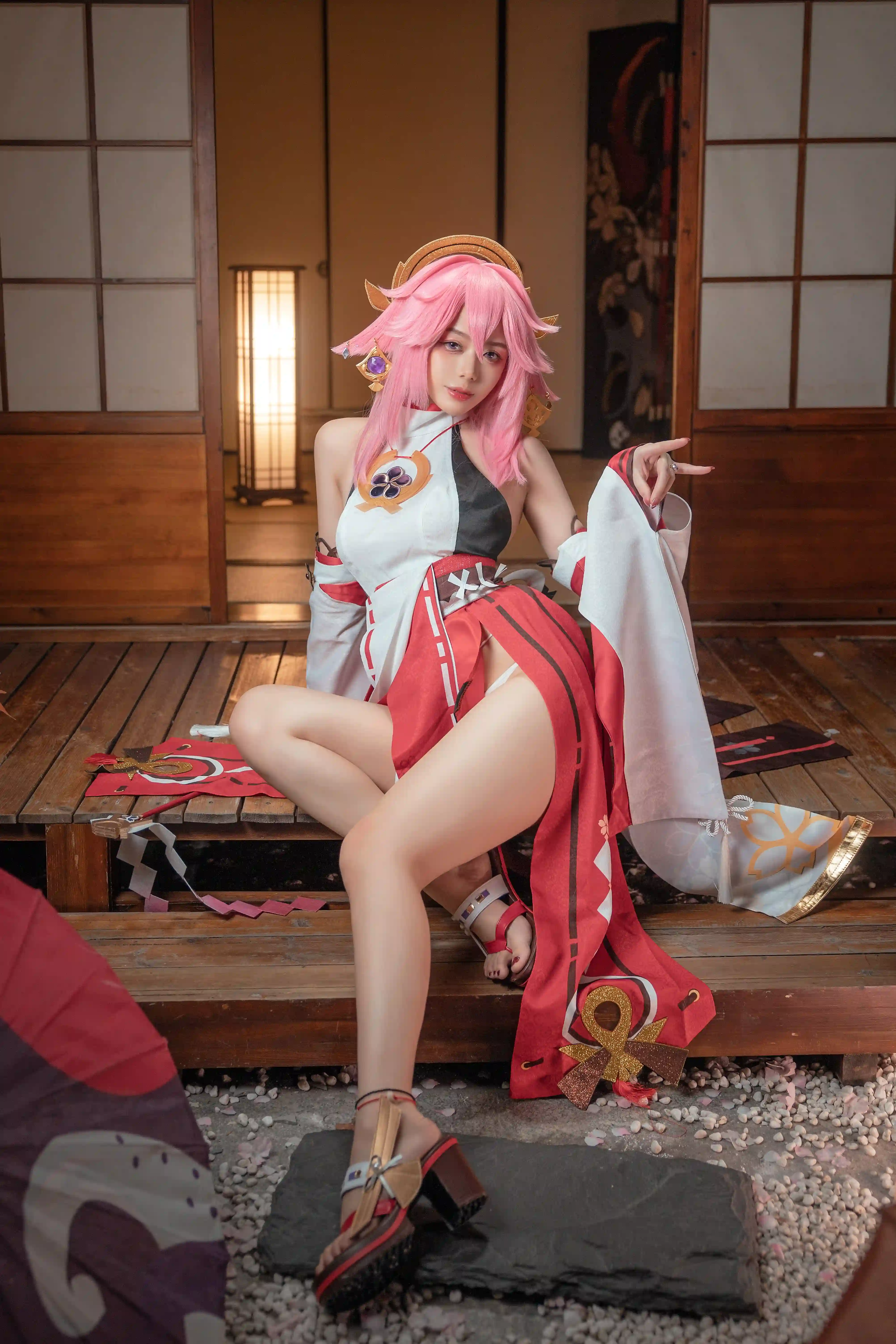 九言 (Jiu Yan) cosplay Yae Miko - Genshin Impact (9).webp