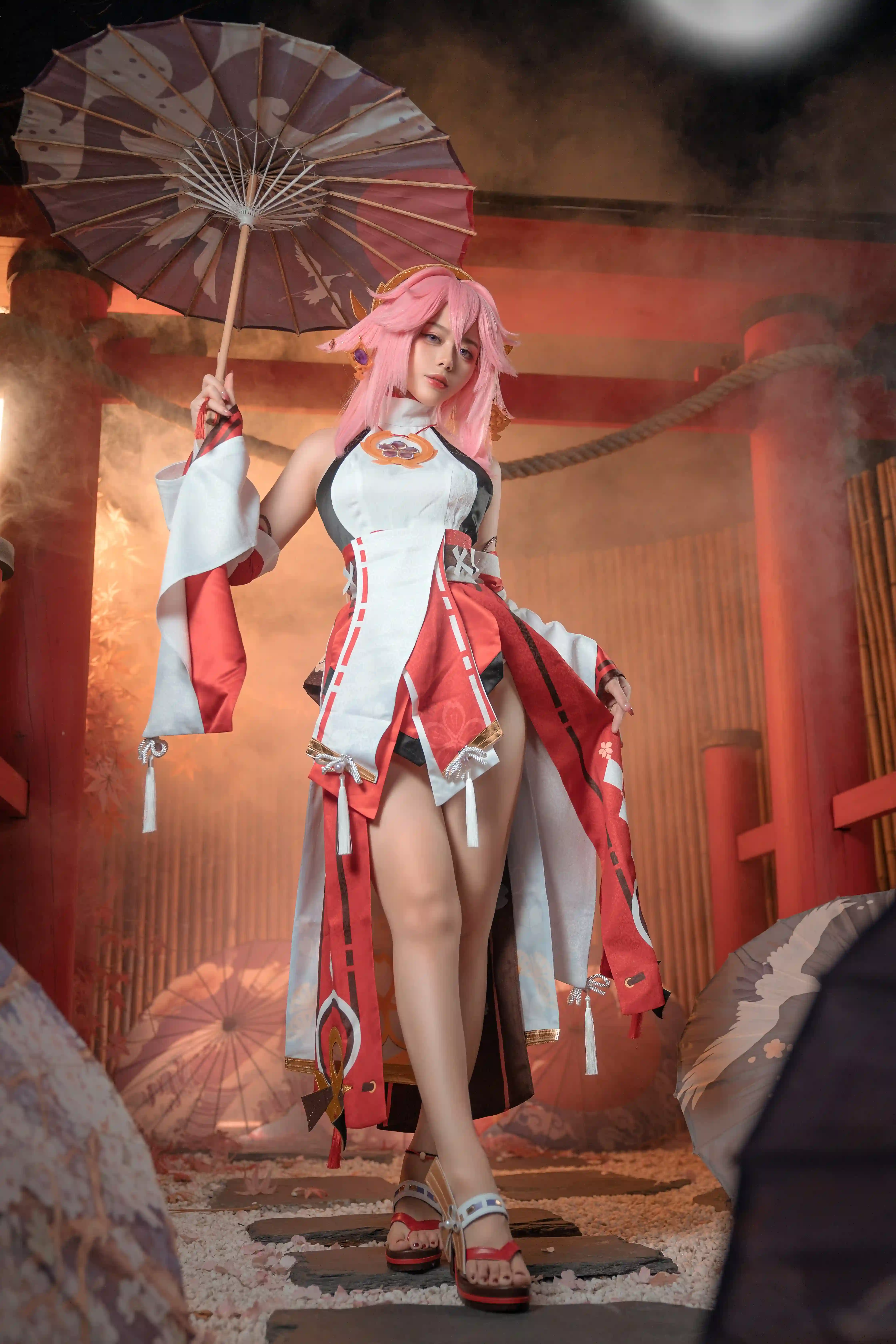 九言 (Jiu Yan) cosplay Yae Miko - Genshin Impact (4).webp
