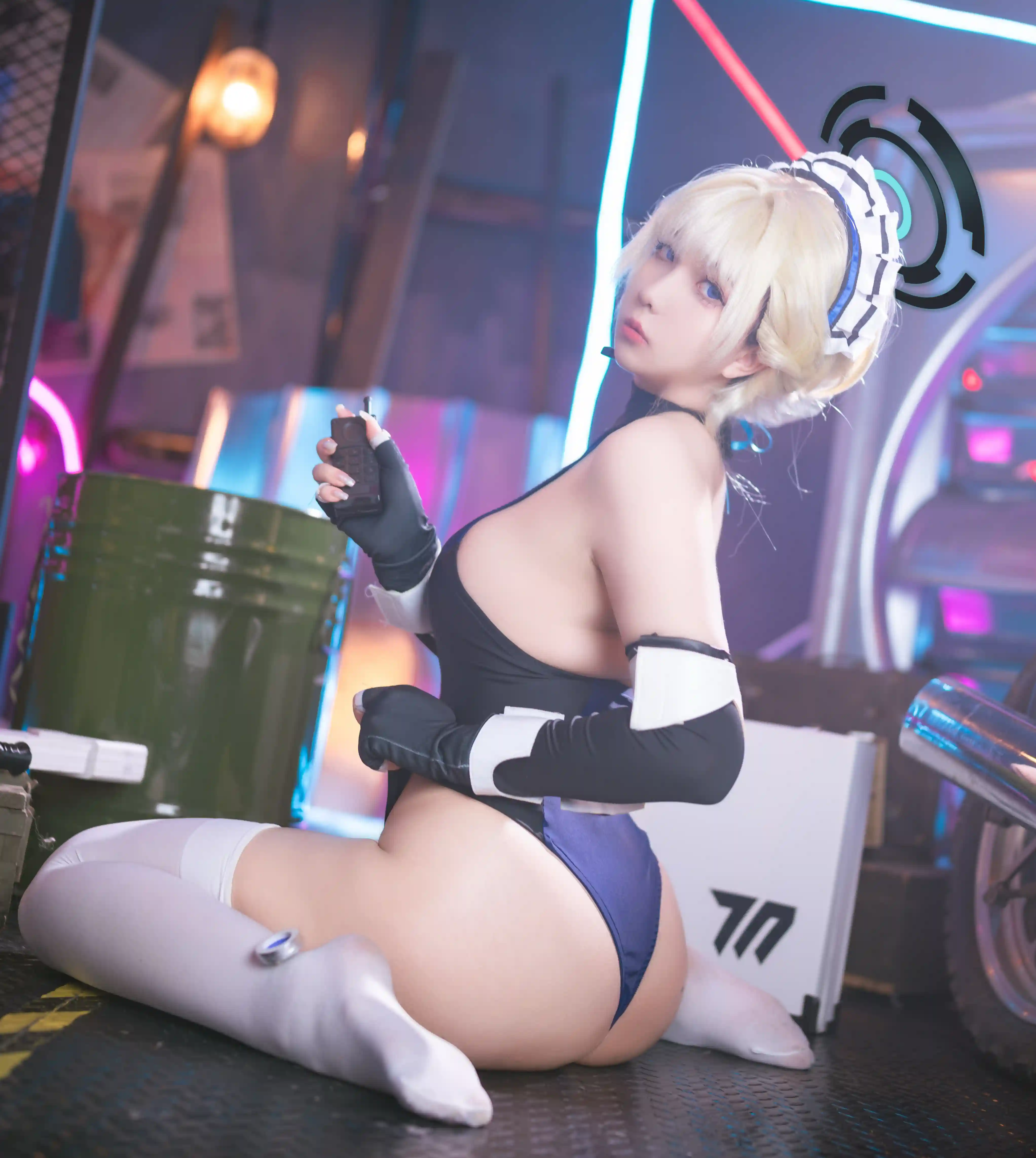 小和甜酒 (xiaohetianjiu) cosplay Asuma Toki - Blue Archive (18).webp